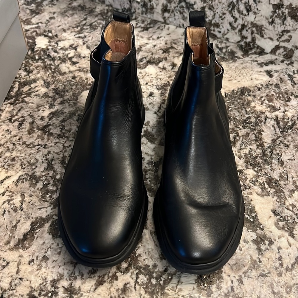 Vionic Women's Size 8.5 Wide Fresh Kaufman Black Leather Booties